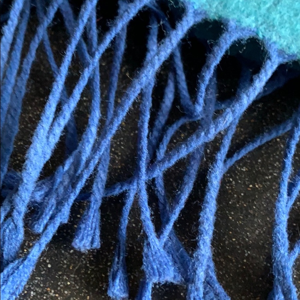 Victorie Mathieu Paris scarf - Picture 4 of 5